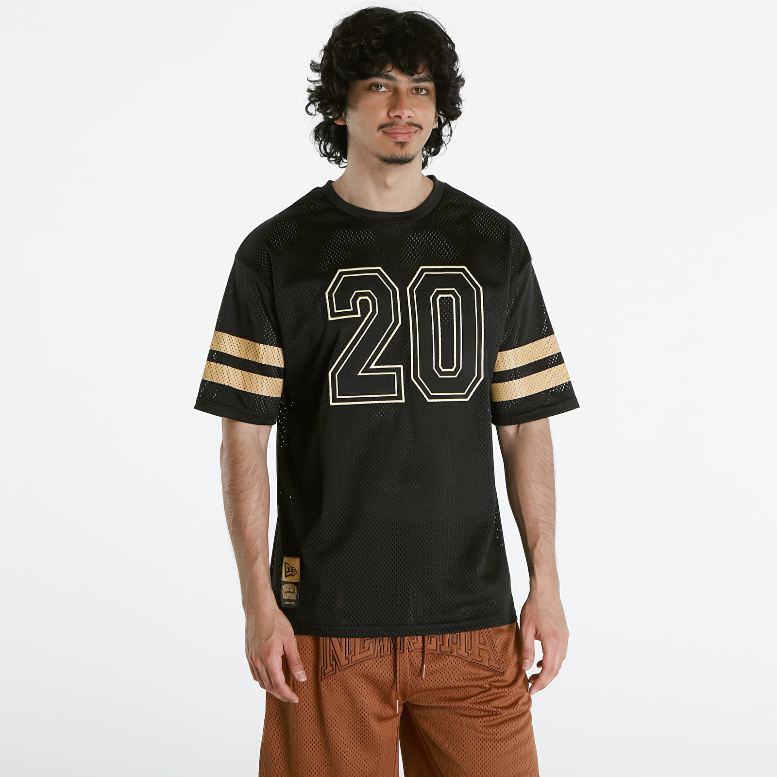 T-Shirts New Era Mesh Oversized Tee UNISEX Black/ Metalic gold | Footshop