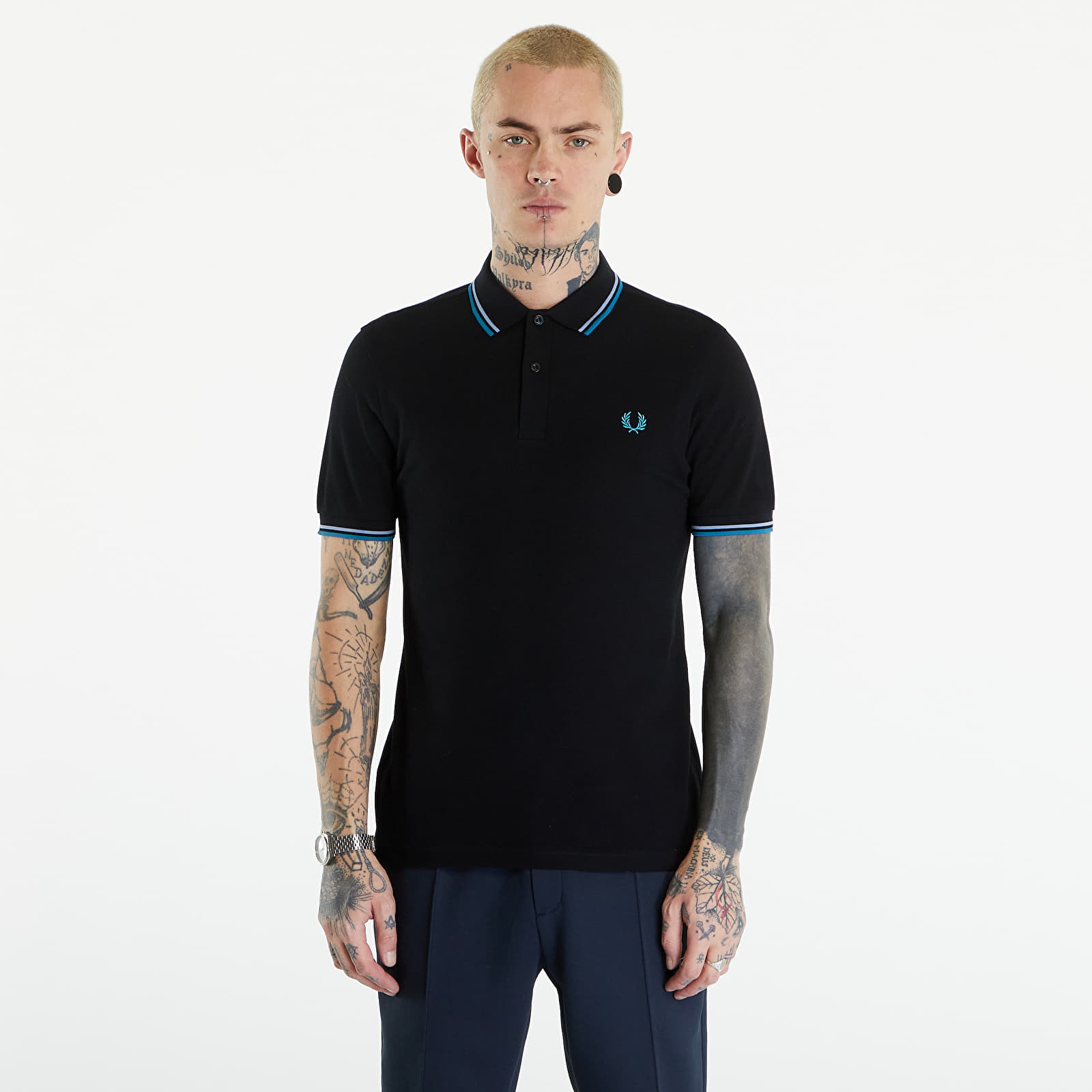 Tričká FRED PERRY Twin Tipped Shirt Black/ Light Smoke/ Runaway Bay Ocean