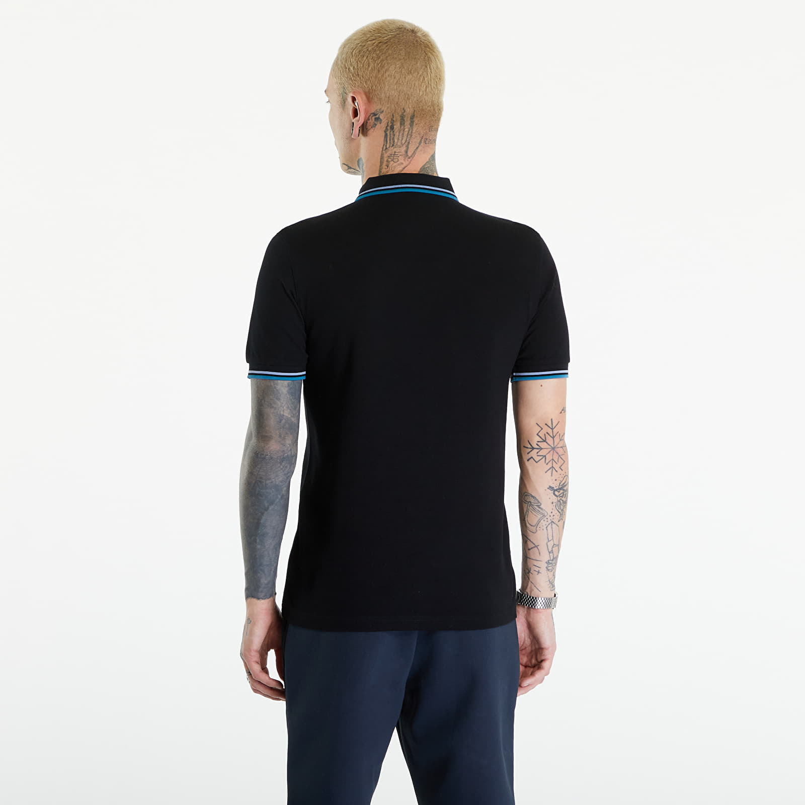 Tričká FRED PERRY Twin Tipped Shirt Black/ Light Smoke/ Runaway Bay Ocean