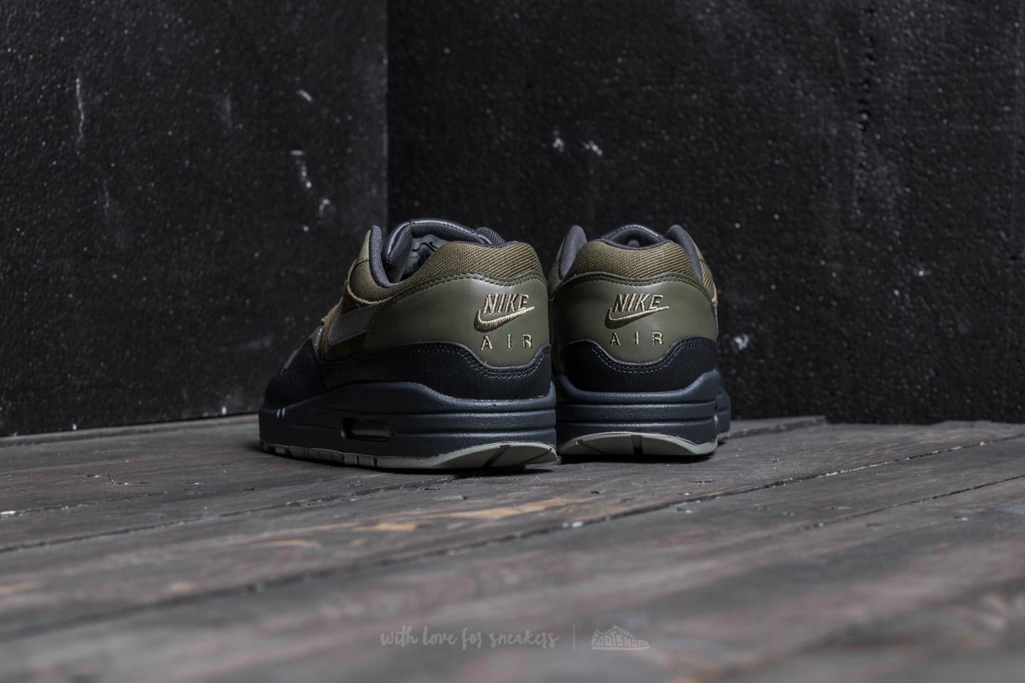 Herren Sneaker und Schuhe Nike Air Max 1 Premium Medium Olive/ Dark Stucco