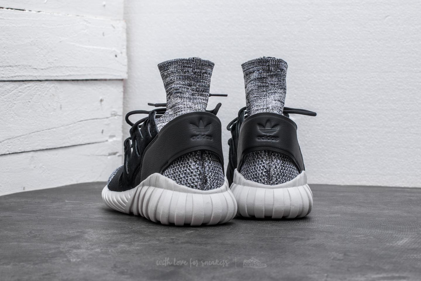 Adidas tubular oreo outlet