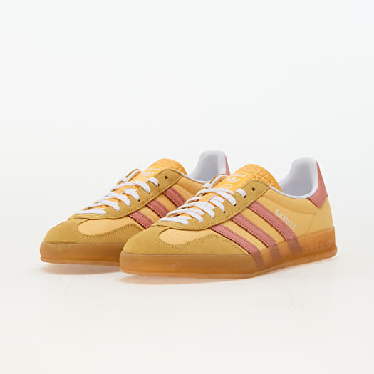 Adidas white gazelle trainers store