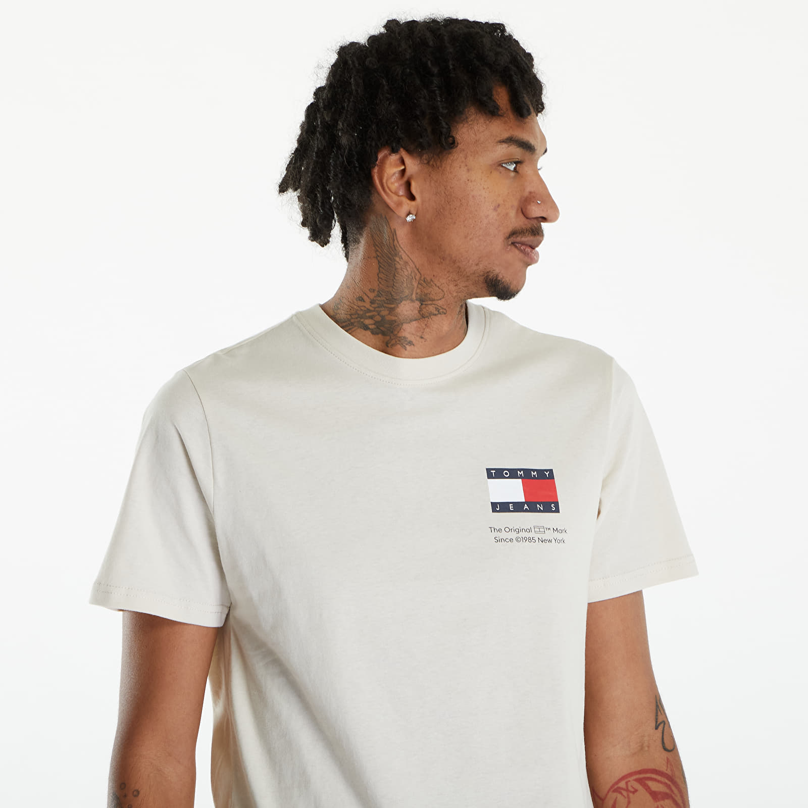 T-shirts Tommy Jeans Essential Slim Fit Logo T-Shirt Newsprint