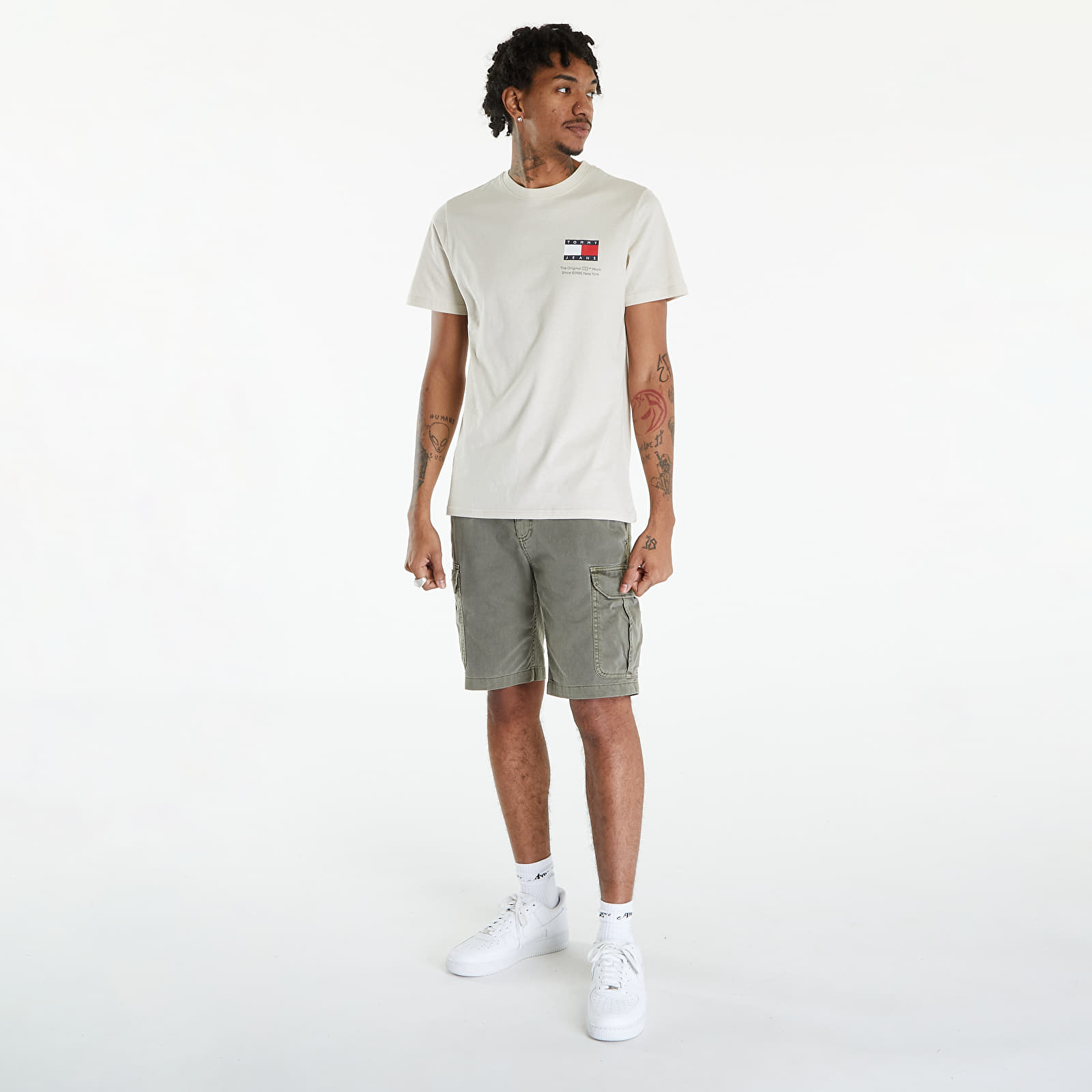 T-shirts Tommy Jeans Essential Slim Fit Logo T-Shirt Newsprint