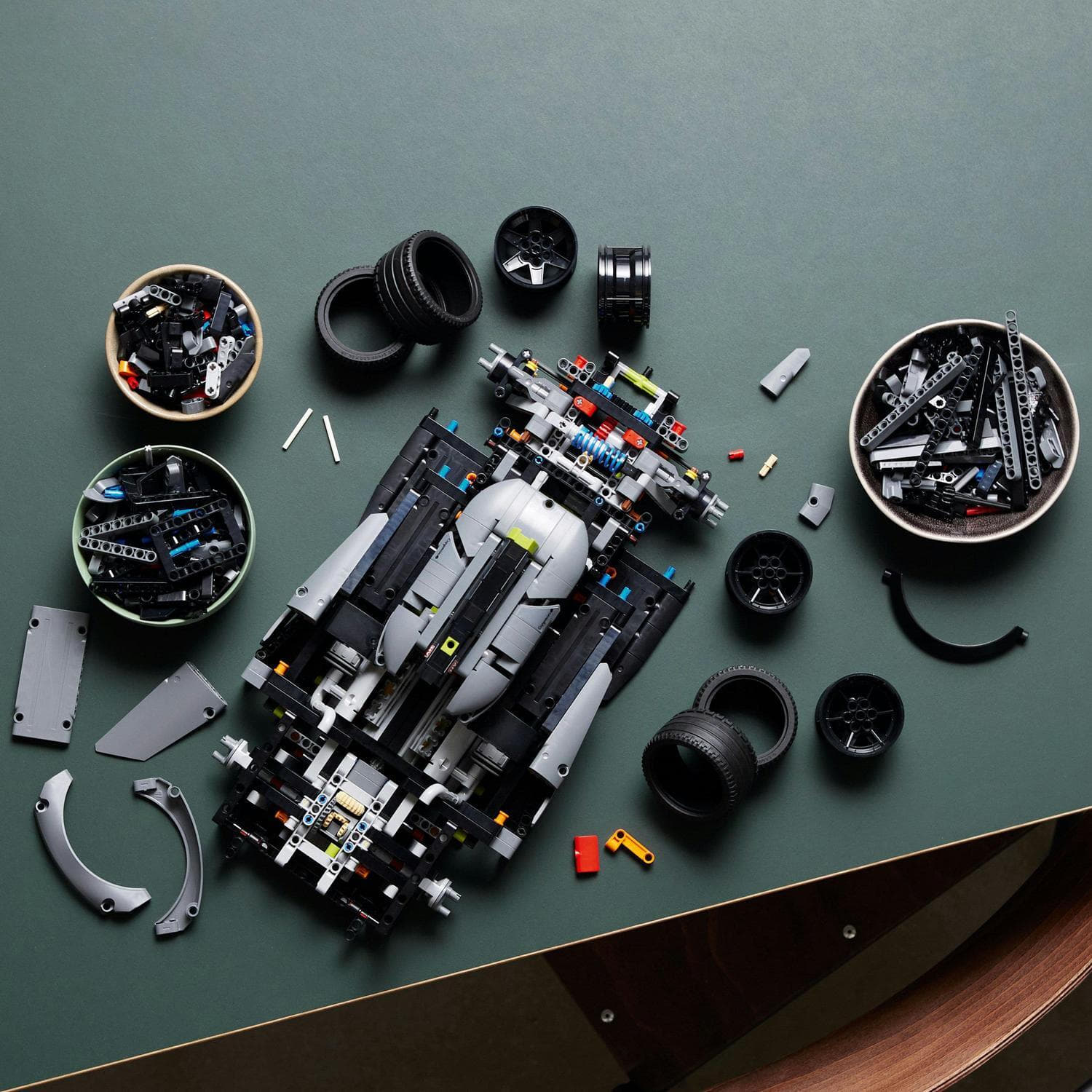 LEGO® kits LEGO® Technic 42156 PEUGEOT 9X8 24H Le Mans Hybrid Hypercar