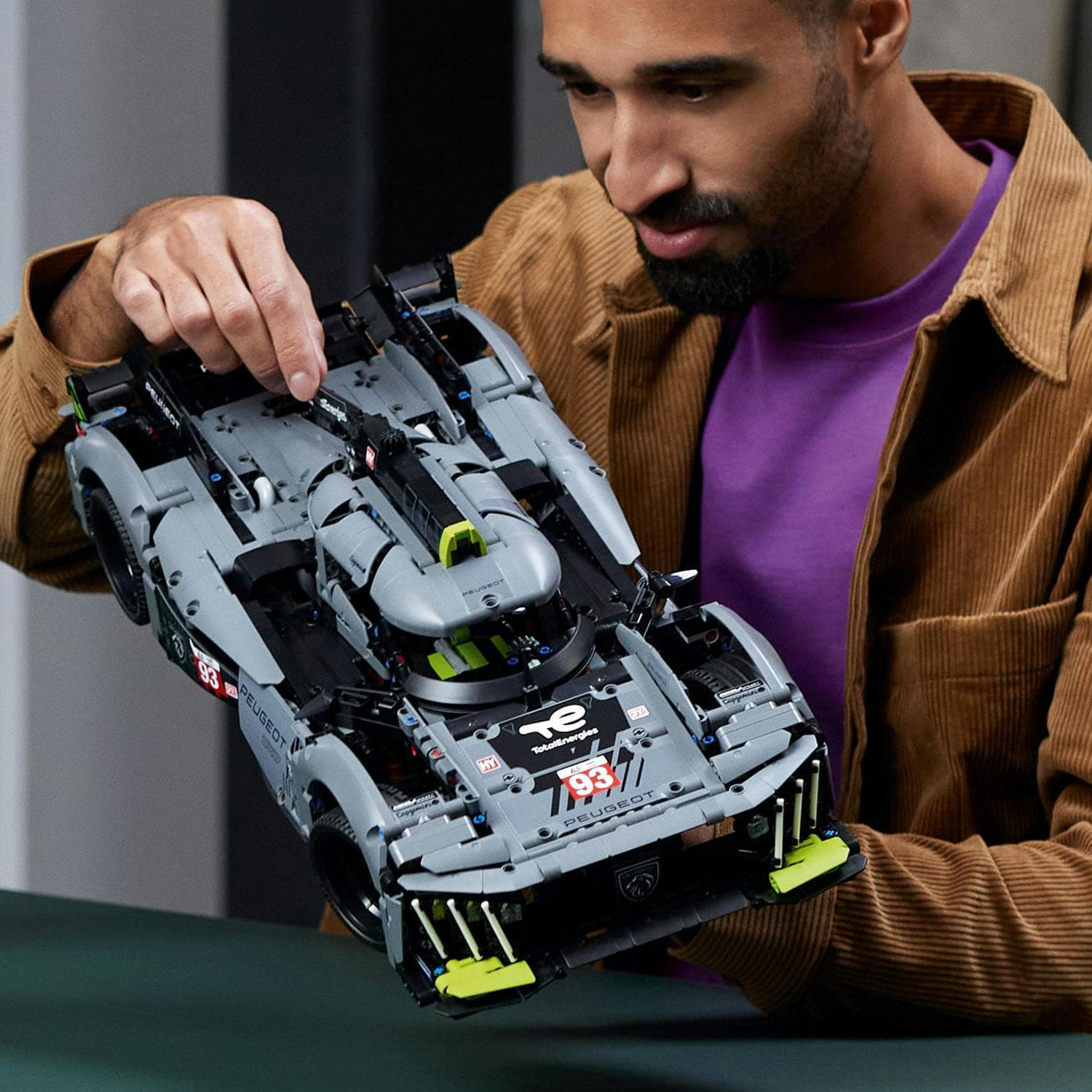 LEGO® kits LEGO® Technic 42156 PEUGEOT 9X8 24H Le Mans Hybrid Hypercar