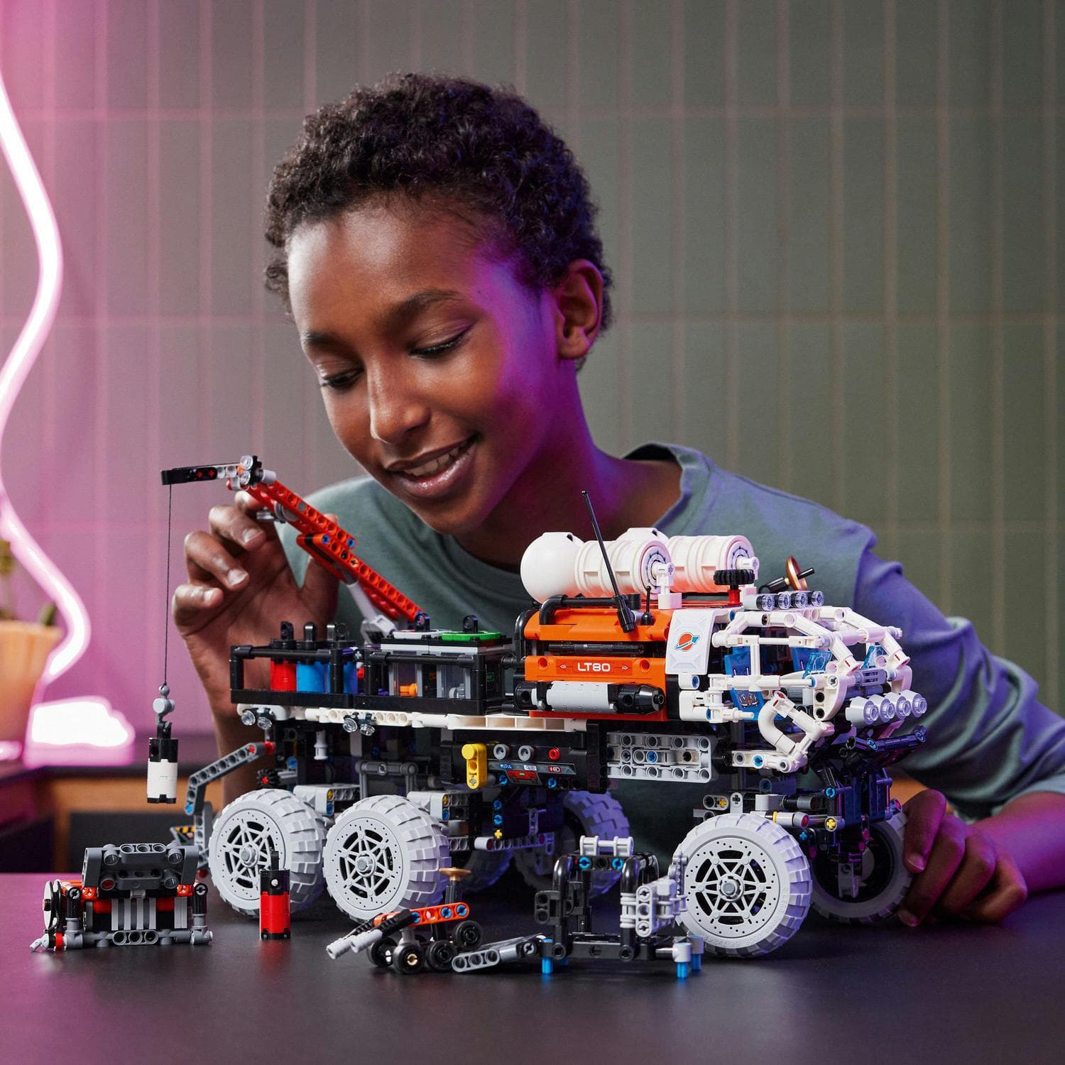 Trusele LEGO® LEGO® Technic 42180 Mars Crew Exploration Rover