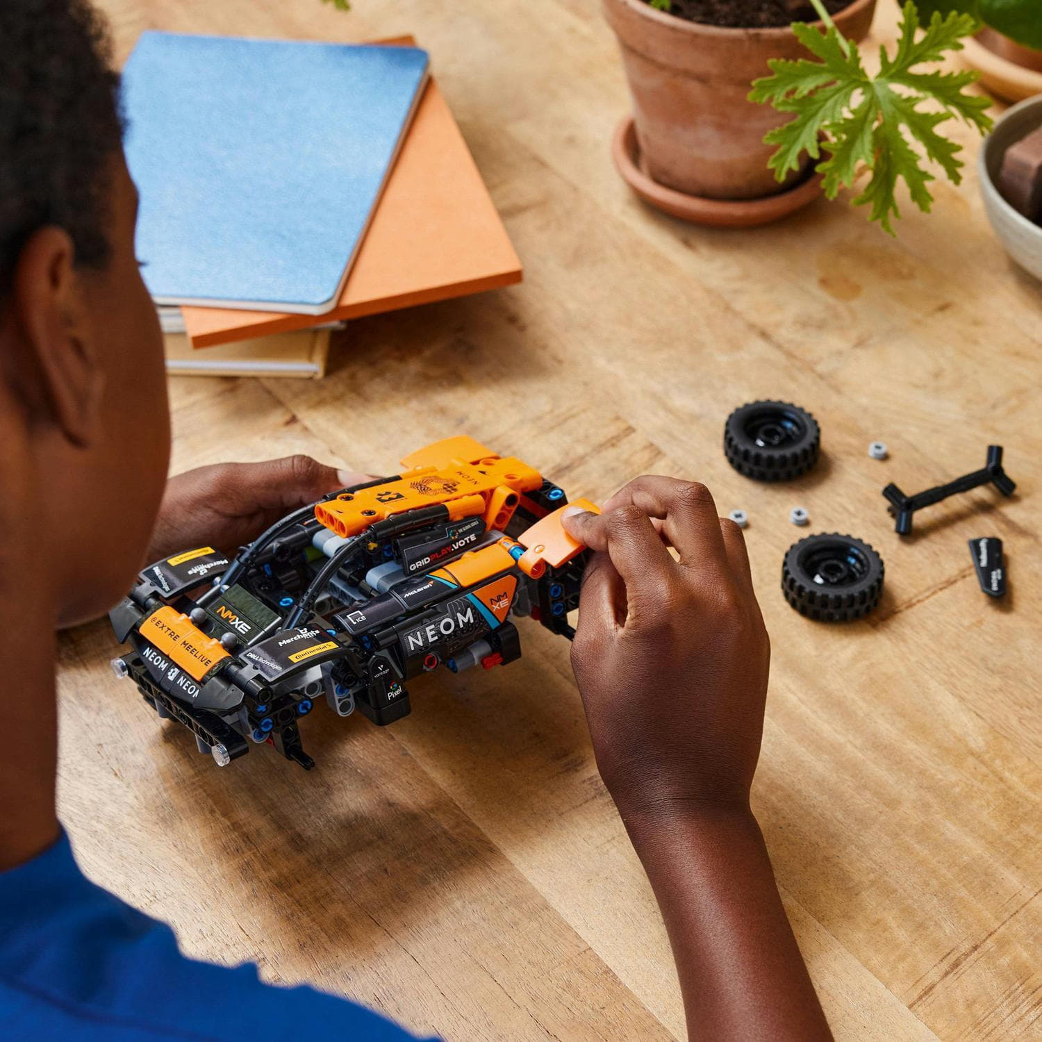 Σετ LEGO® LEGO® Technic 42166 NEOM McLaren Extreme E Race Car