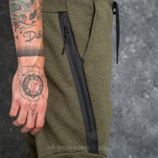 Nike jogger olive sale