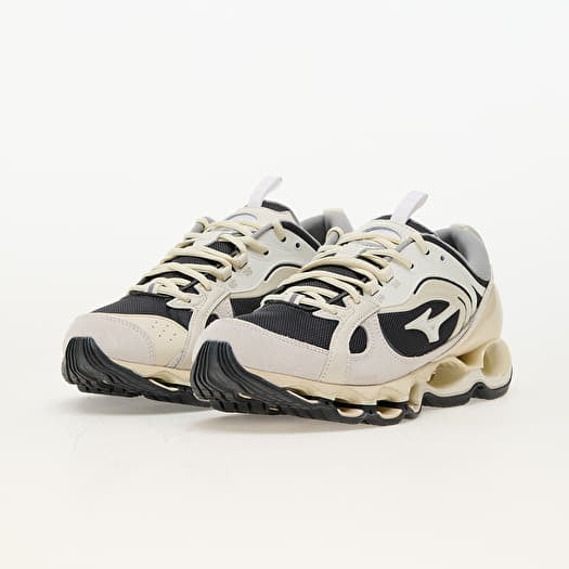 Black and white mizuno shoes deals