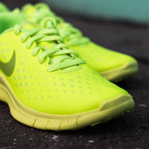 Women s shoes Nike Free Express GS Volt Fierce Green Footshop