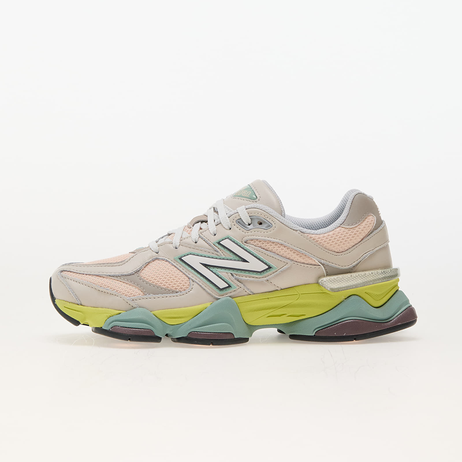 Мъжки кецове и обувки New Balance 9060 Moonbeam/ Vintage Rose/ Moonrock