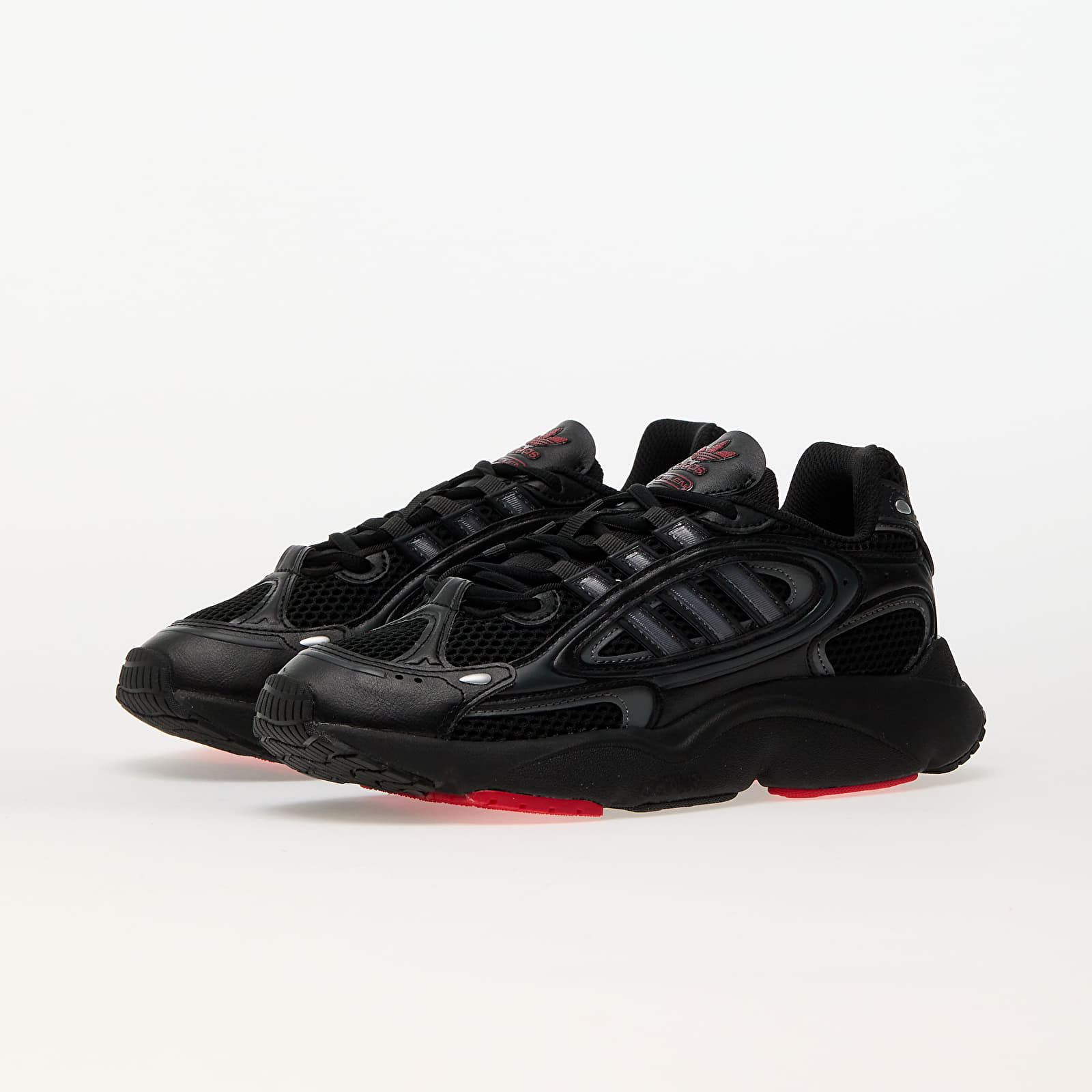 Herren Sneaker und Schuhe adidas Ozmillen Core Black/ Grey Four/ Better Scarlet