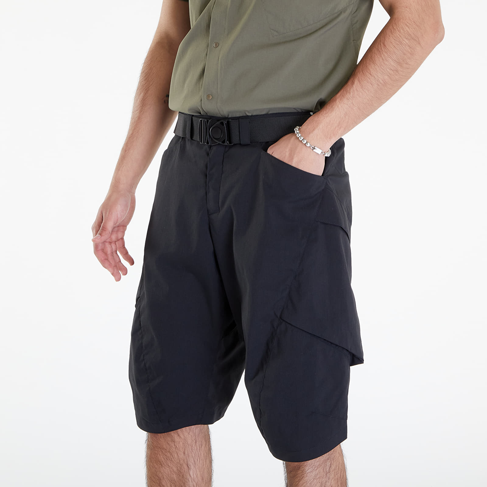 Šortky Poutnik by Tilak Quest Shorts Black