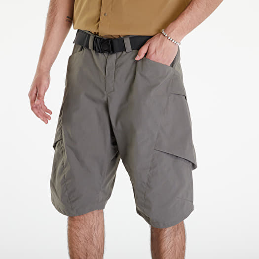 Poutnik by Tilak Quest Shorts Khaki | Footshop