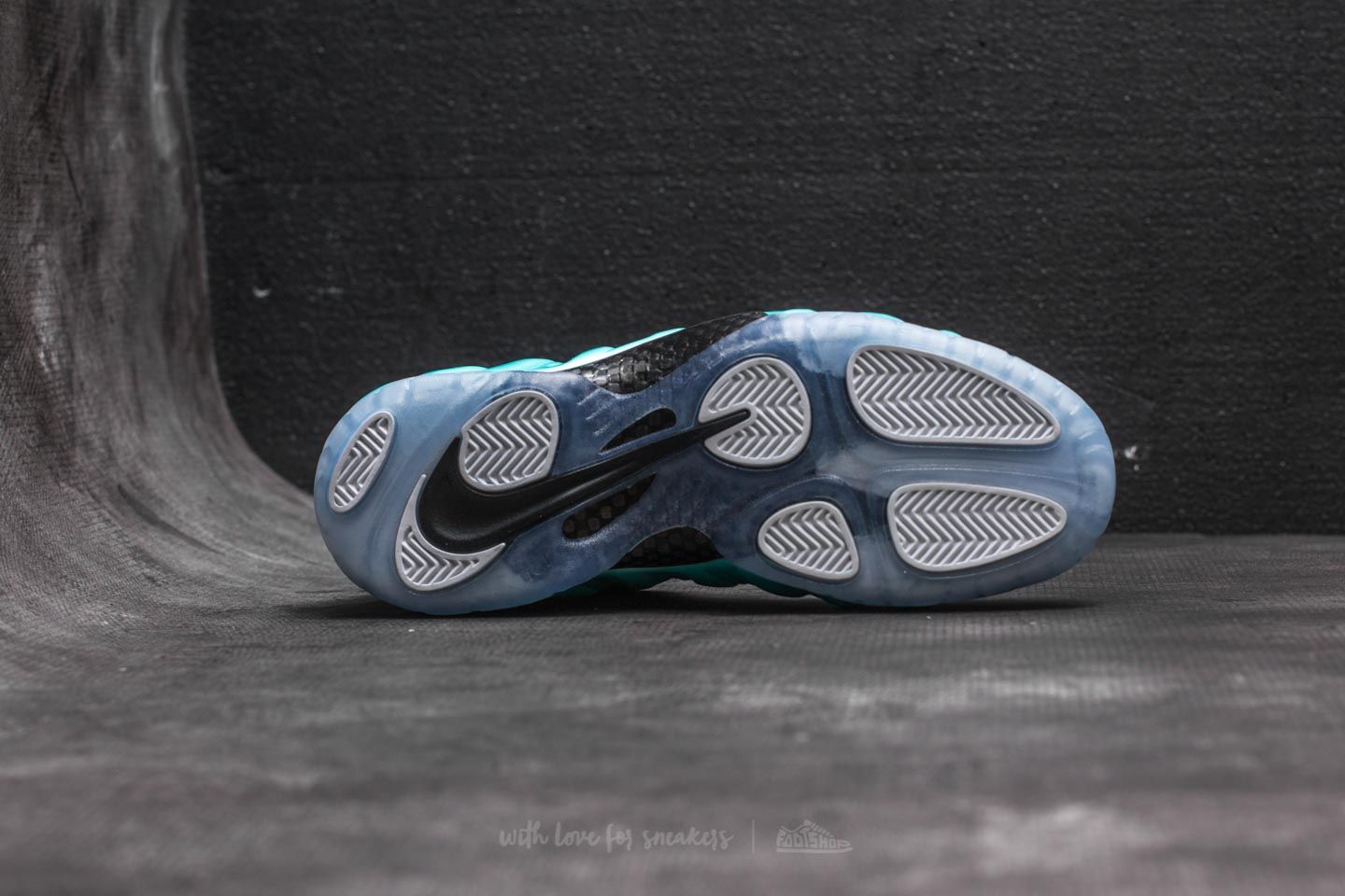 Nike foamposite island green deals