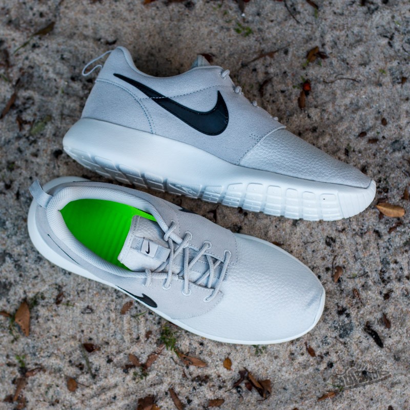 Scarpe uomo Nike Rosherun Suede Light Ash Grey