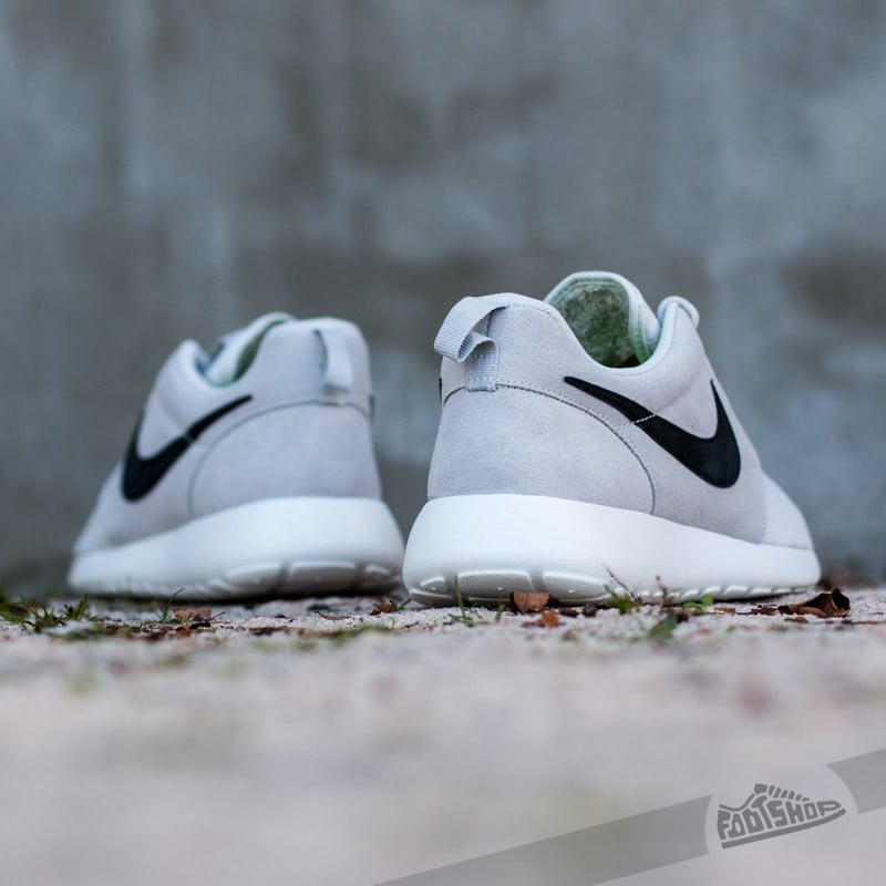 Scarpe uomo Nike Rosherun Suede Light Ash Grey