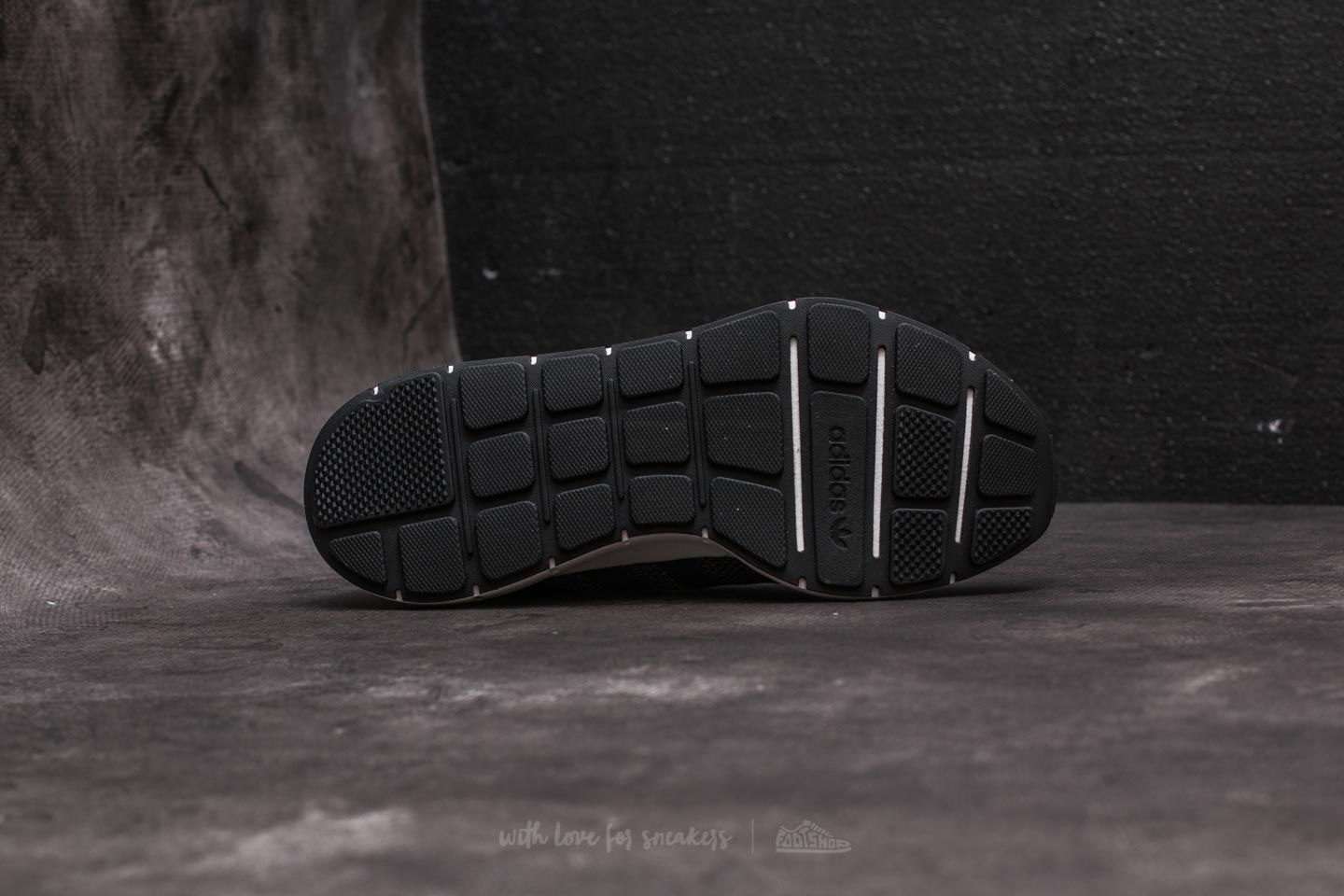 Férfi cipők adidas Swift Run Grey Four/ Core Black/ Ftw White