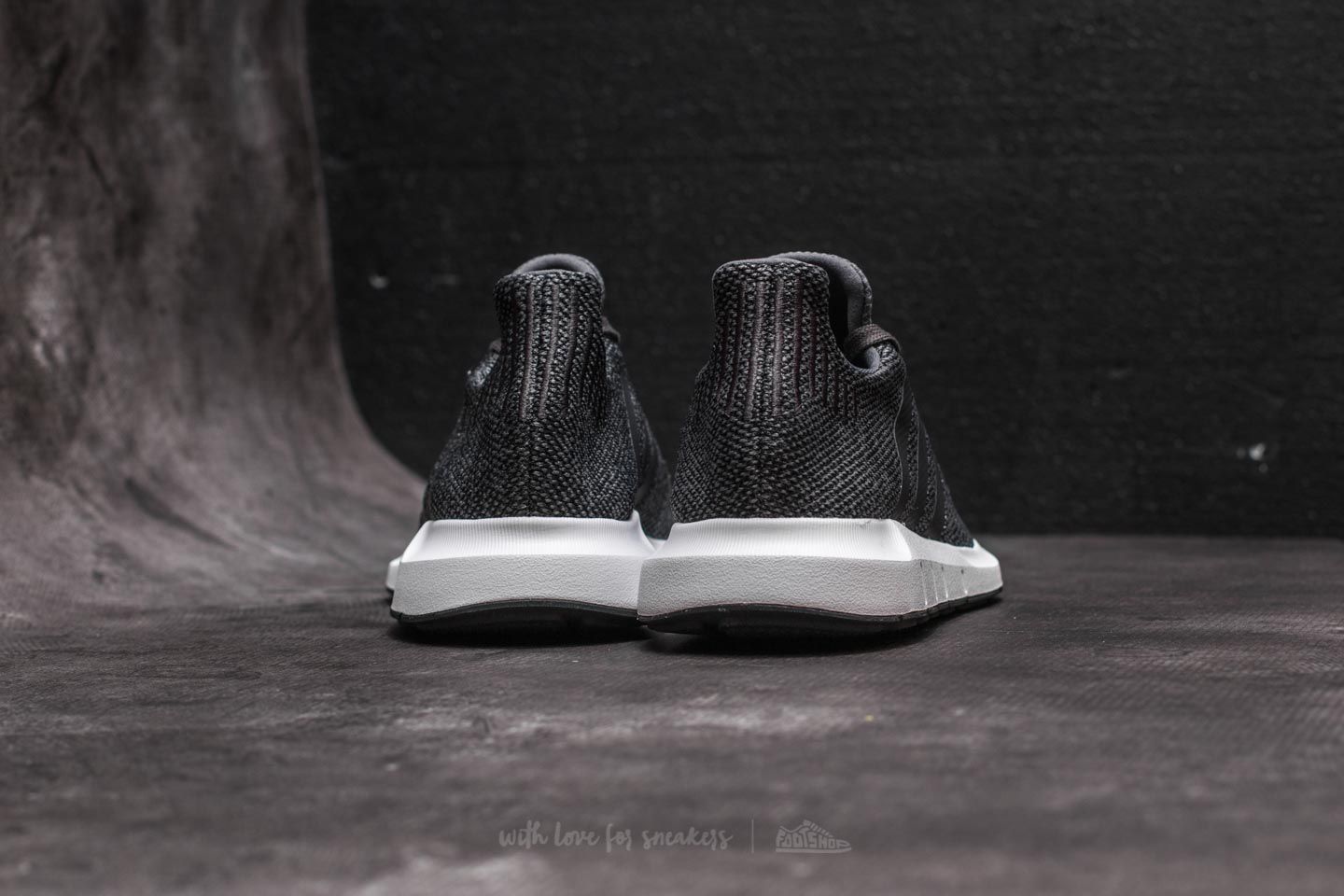 Férfi cipők adidas Swift Run Grey Four/ Core Black/ Ftw White