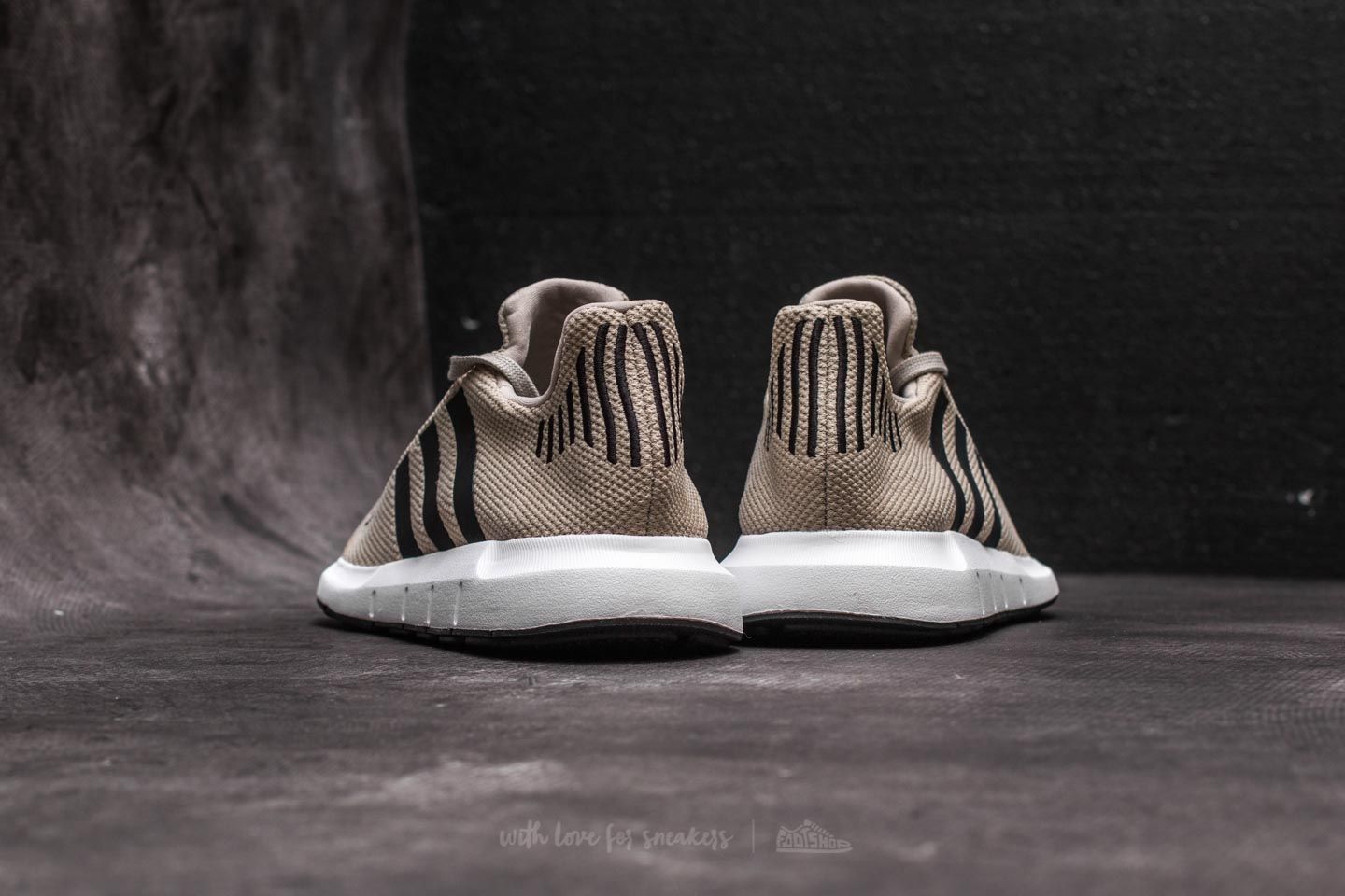 Adidas swift run sesame core black store