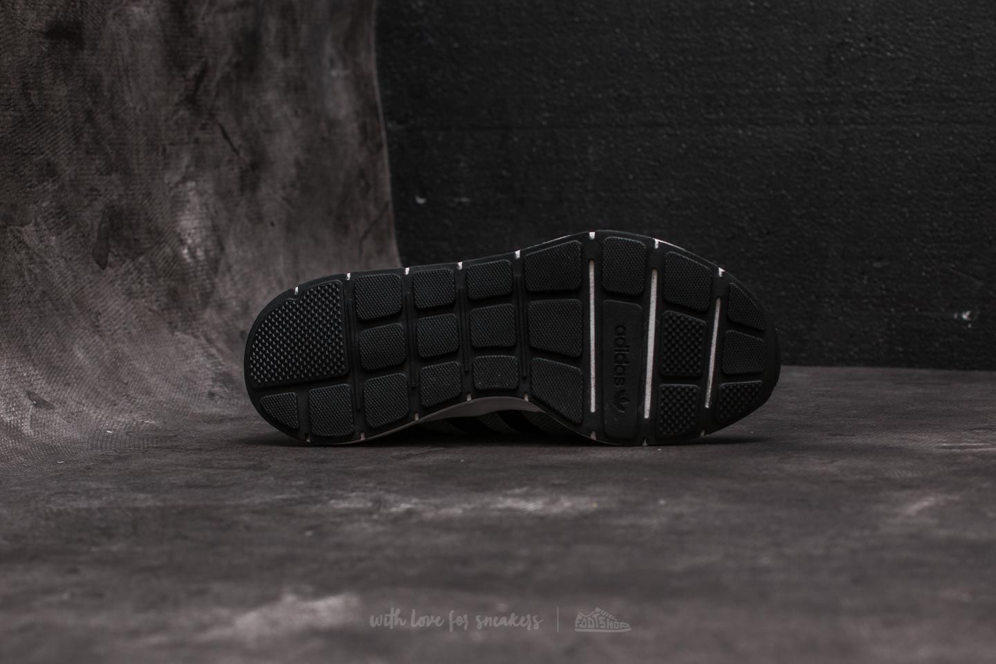 Swift run trace cargo  core black sales  cloud white