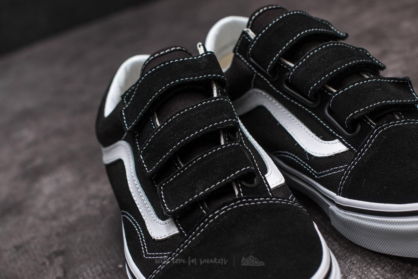 Suede canvas old sales skool vans velcro