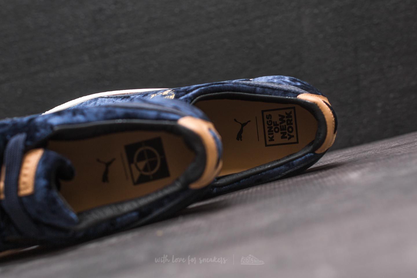 Men s shoes Puma Clyde x Extra Butter Peacoat Peacoat Whispe