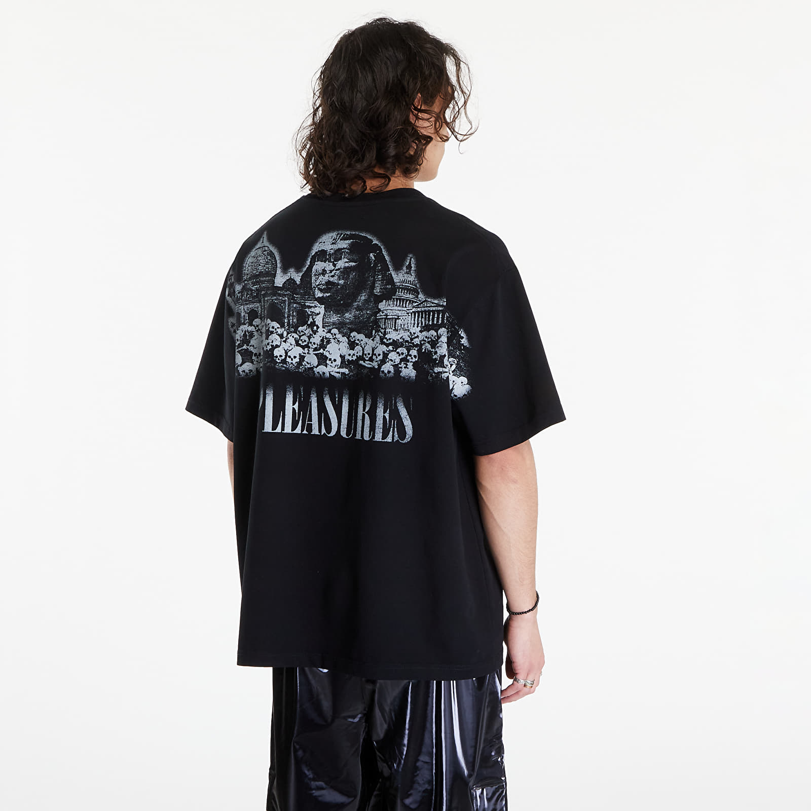 Тениски PLEASURES Monuments Heavyweight T-Shirt Black