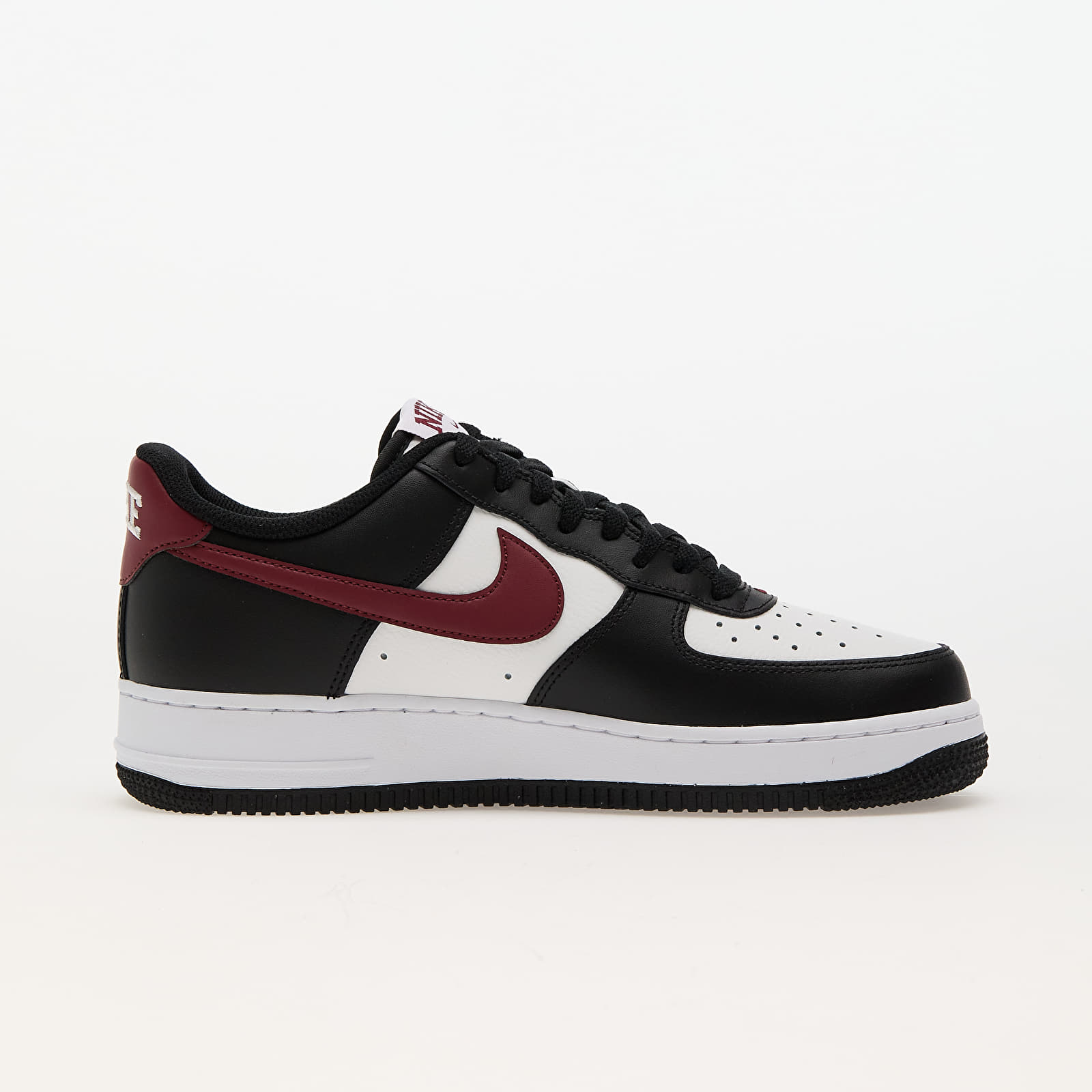 Herren Sneaker und Schuhe Nike Air Force 1 '07 Black/Dark Team Red-Summit White-White