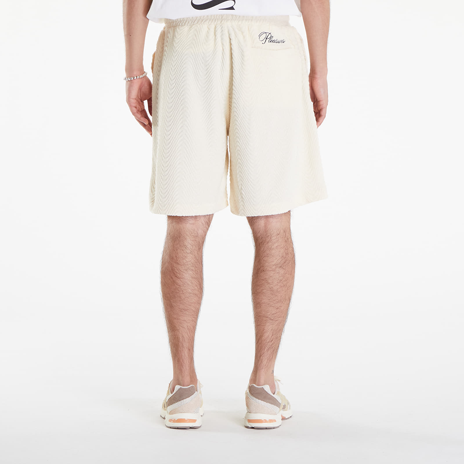 Rövidnadrágok PLEASURES Zen Terry Shorts Off White