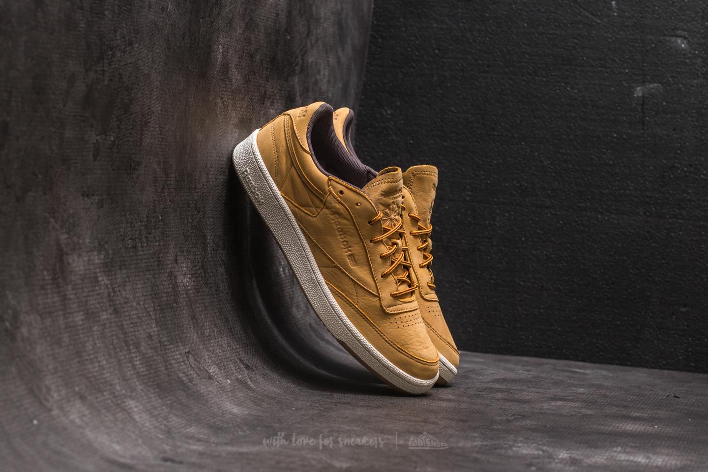Men's shoes Reebok Club C 85 WP Golden Wheat/ Urban Grey