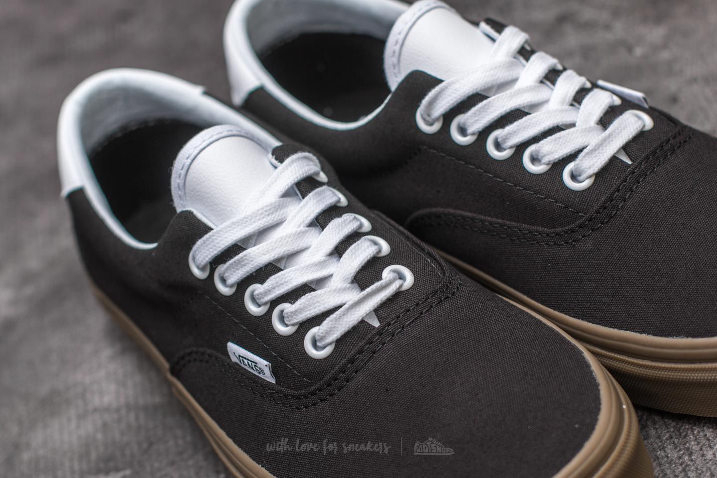 Vans era gum sole black discount