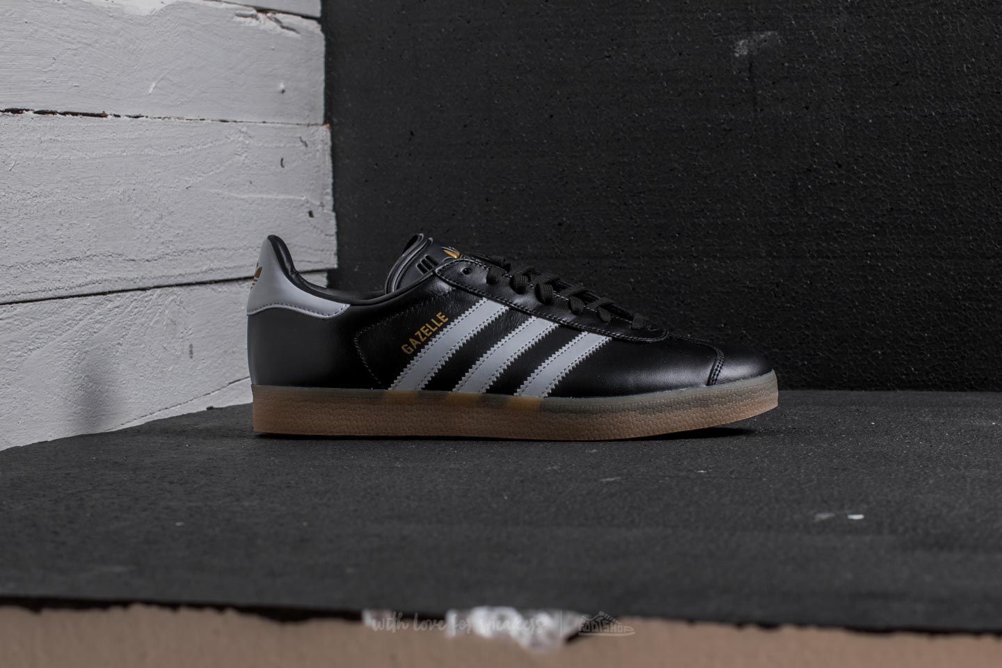 Men s shoes adidas Gazelle Core Black Ftw White Gold Metalic