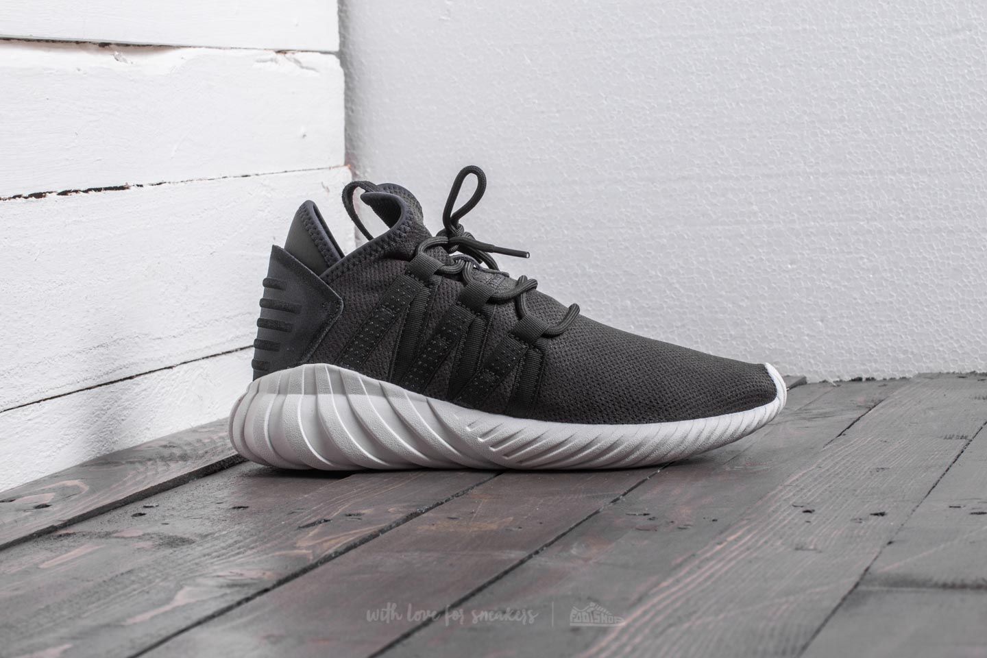 Ženski čevlji adidas Tubular Dawn Utility Black/ Utility Black/ Crystal White
