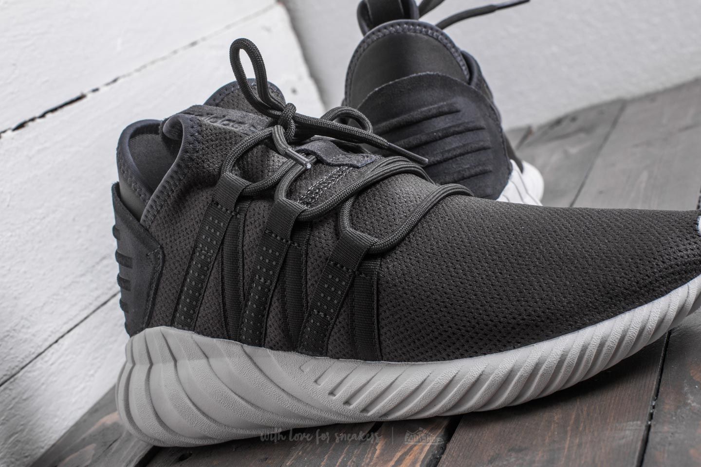 Ženski čevlji adidas Tubular Dawn Utility Black/ Utility Black/ Crystal White
