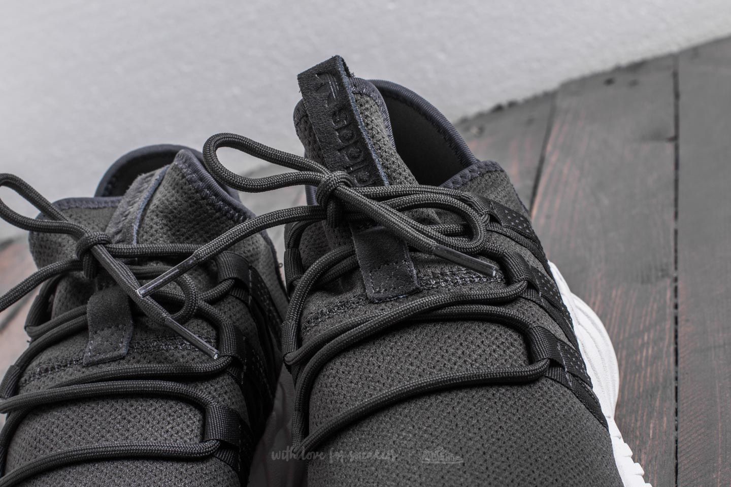 Ženski čevlji adidas Tubular Dawn Utility Black/ Utility Black/ Crystal White