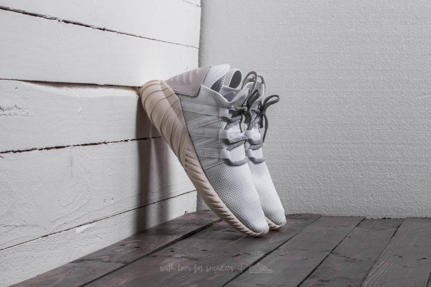 Tubular dawn outlet white