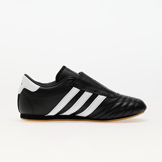 Zapatillas mujer adidas Taekwondo W Core Black Ftw White Gum Footshop