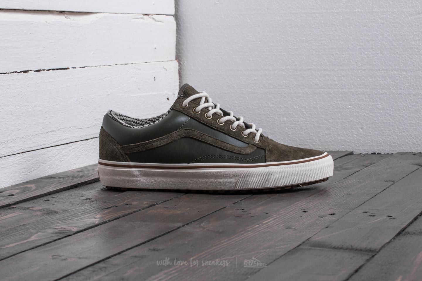 Stock outlet scarpe vans
