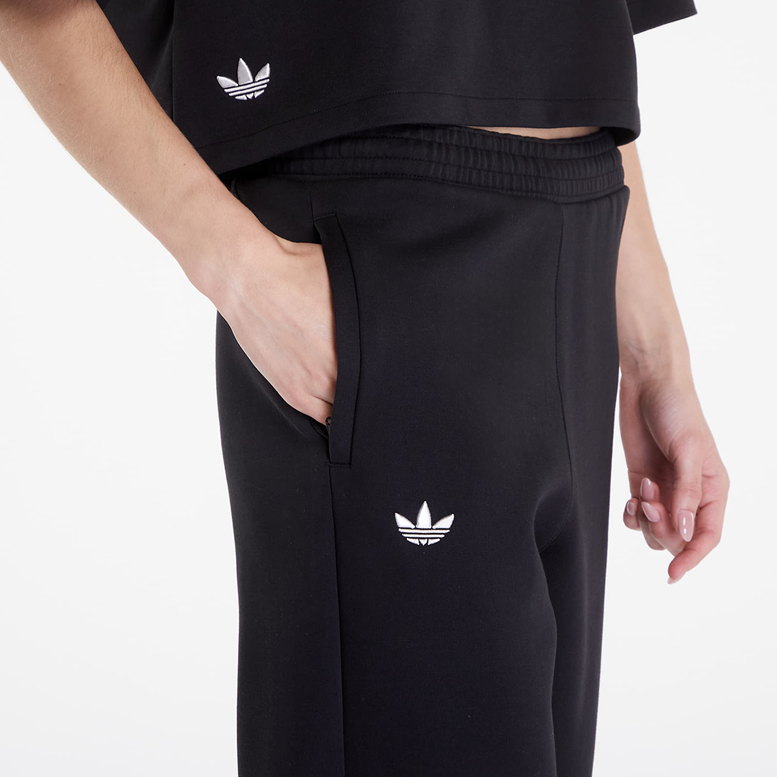 Spodnie adidas Neuclassics Sweatpants Black/ Cloud White