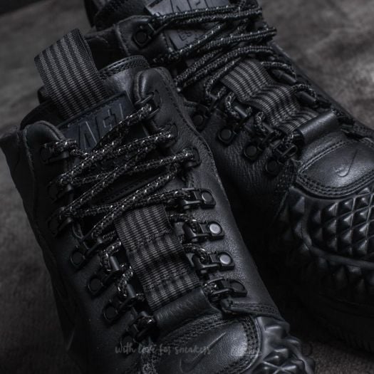 nike duckboot 17 black