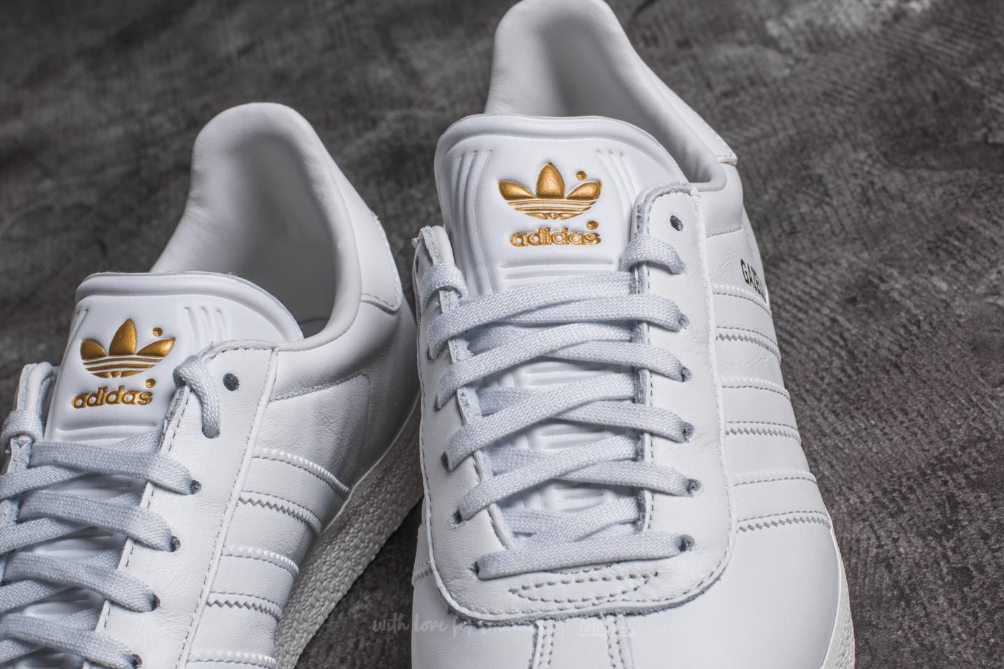 Women s shoes adidas Gazelle Crystal White Crystal White Gold Metalic Footshop