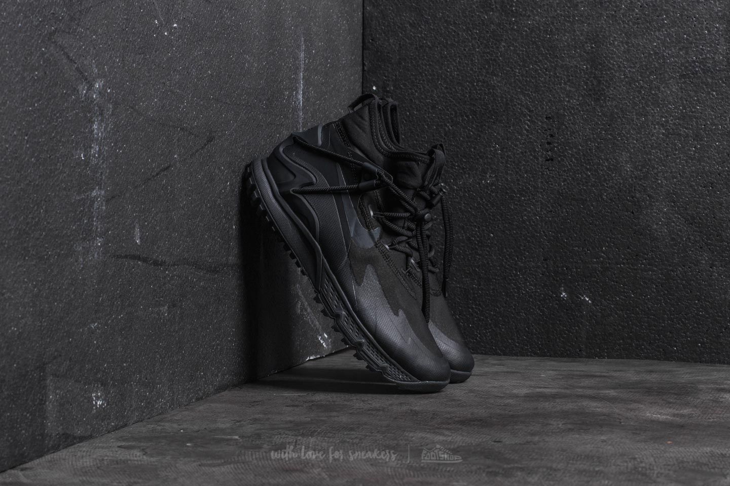 Nike sertig boot shop
