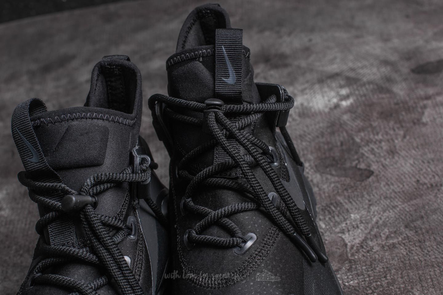 nike terra sertig black