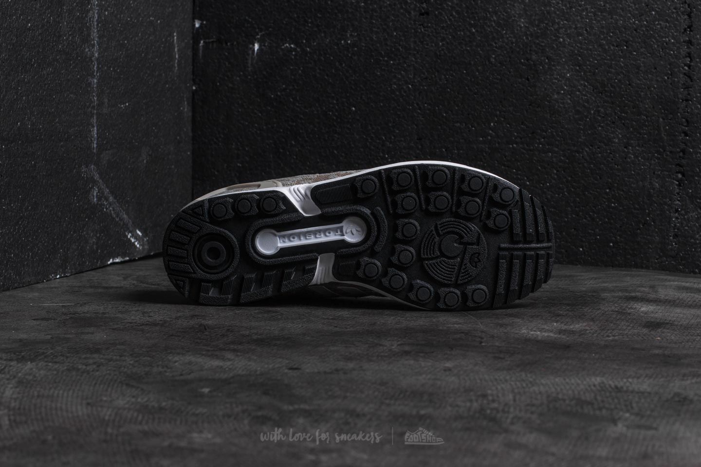 Vīriešu apavi adidas ZX Flux Sesame/ Ftw White/ Core Black