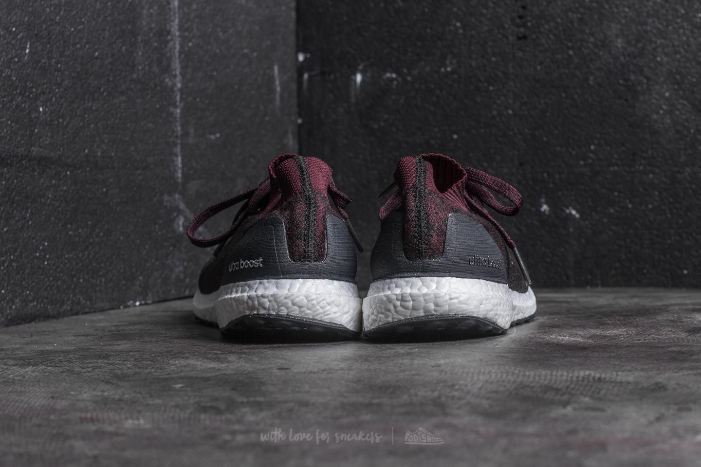 Adidas ultraboost uncaged core 2025 black active red blue