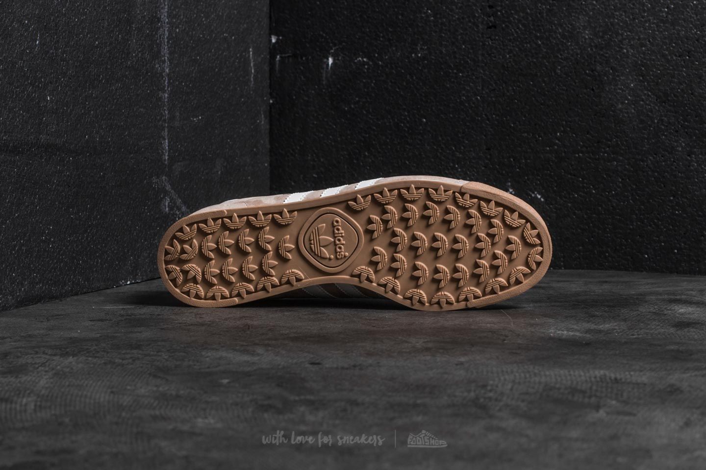 Adidas samoa outlet white gum sole