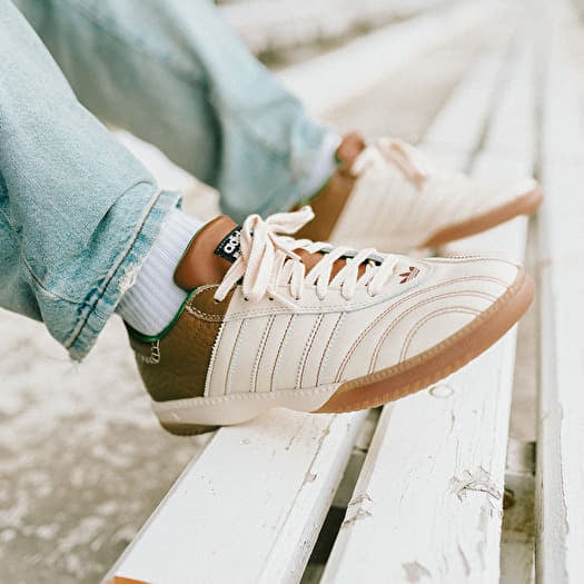 Adidas x pleasures samba sales