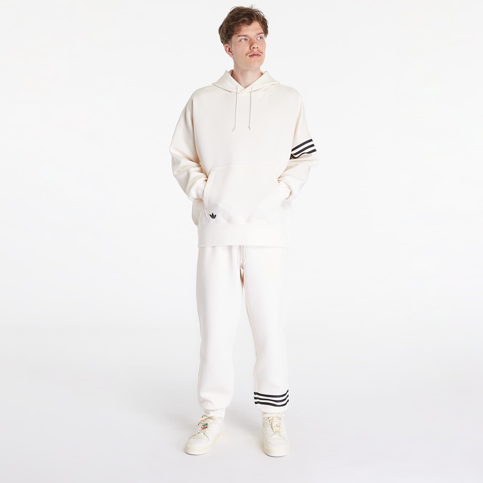 Kapucnis pulóverek és pulcsik adidas Neuclassics Hoodie Wonder White